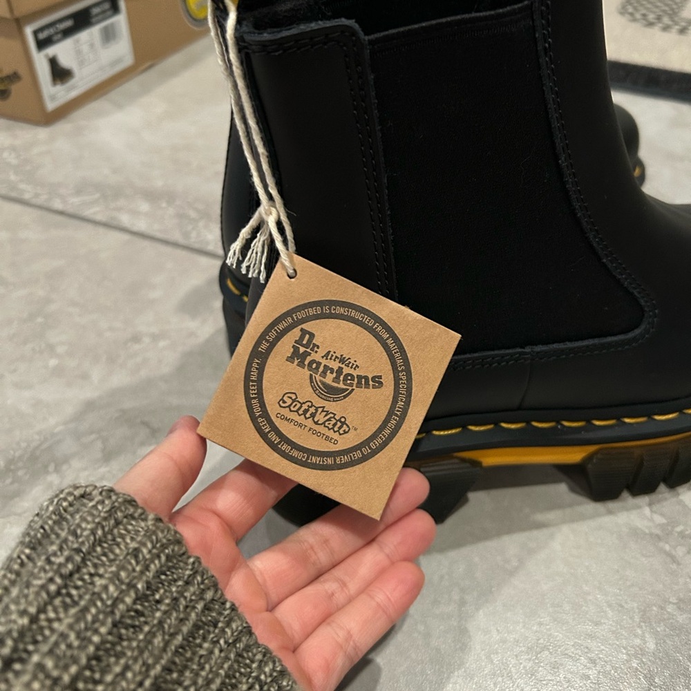 Dr. Martens Doc Martens Audrick Chelsea Black Boots - Picture 7 of 9